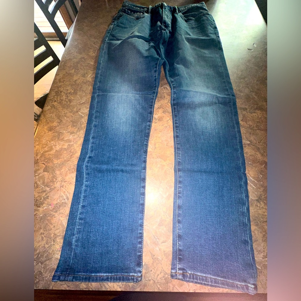 Men’s Gap Jeans~ Athletic Taper size 31/32 brand new with tags Medium Wash